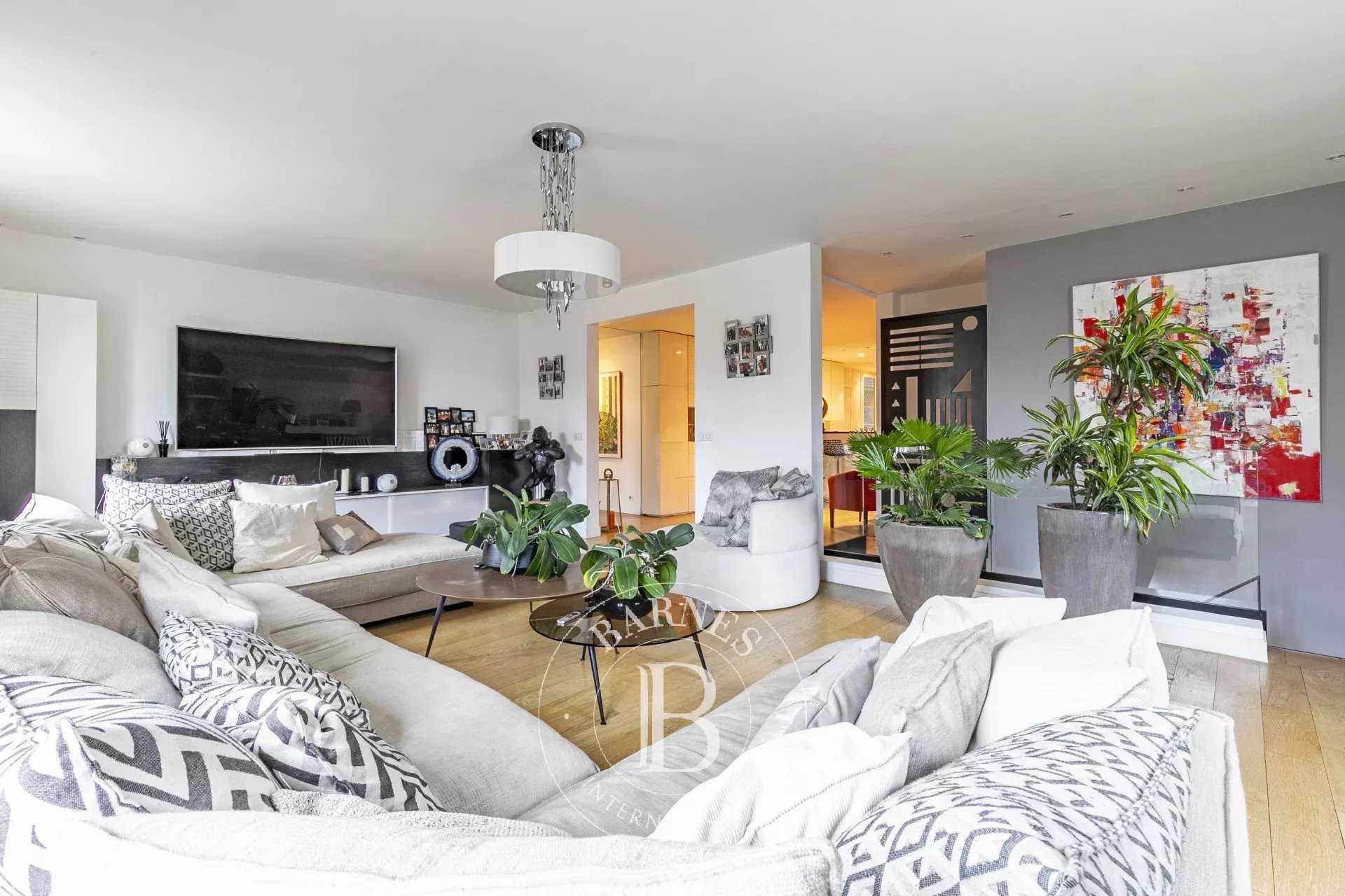 Paris  - Appartement 5 Pi&egrave;ces 4 Chambres