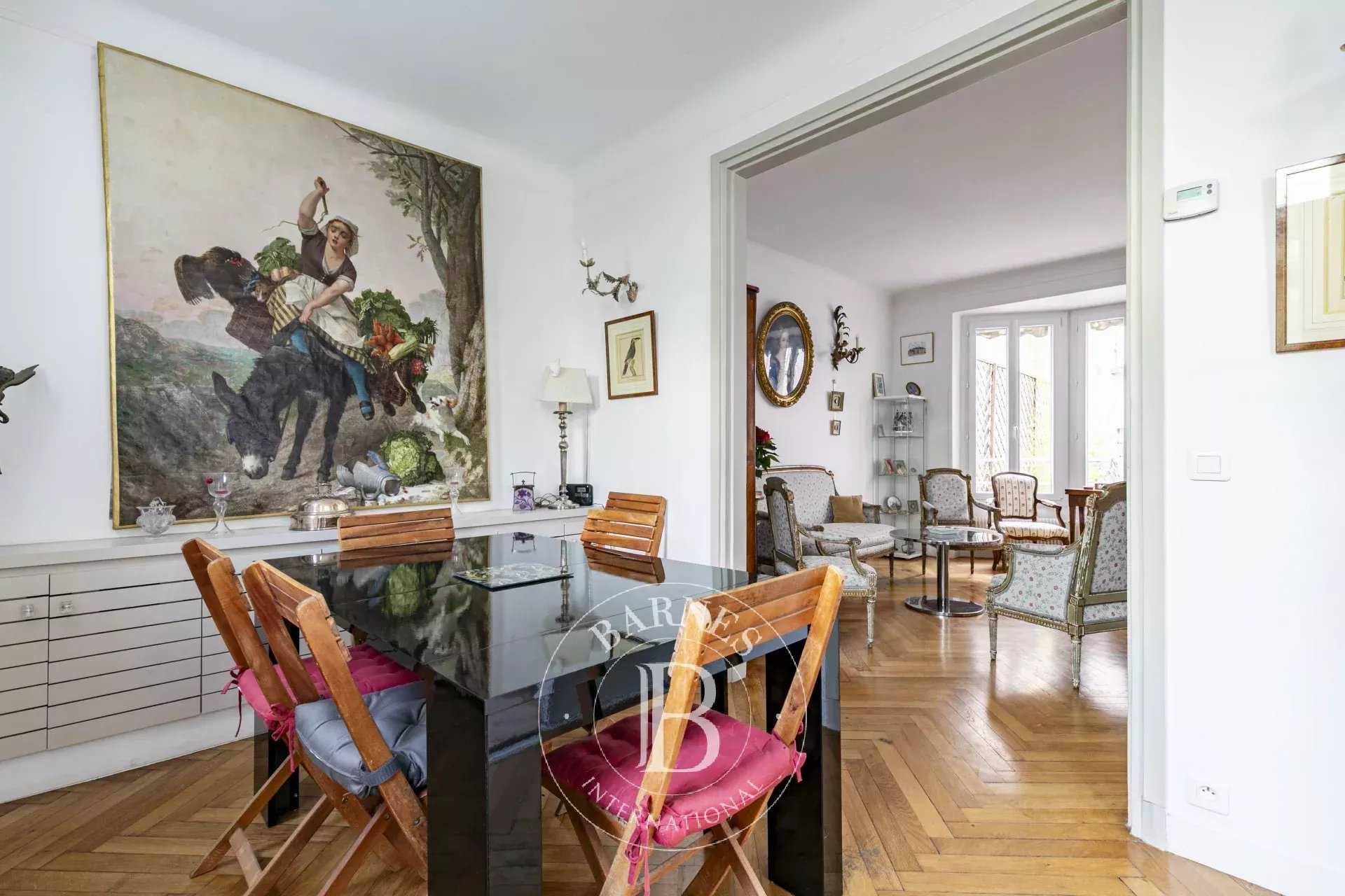 Paris  - Maison 7 Pièces 3 Chambres