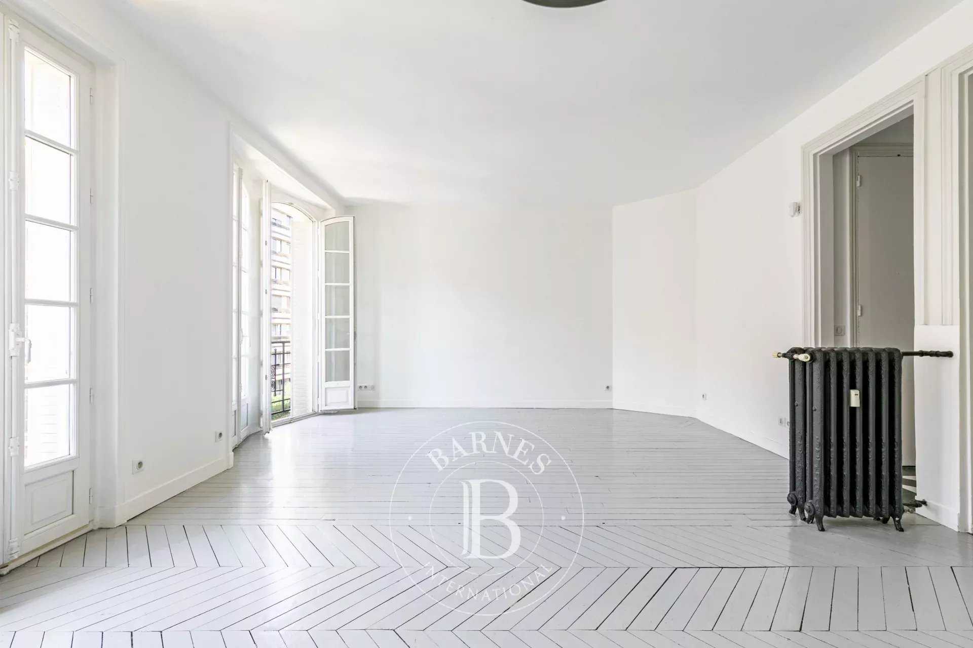 Paris  - Appartement 5 Pièces 3 Chambres