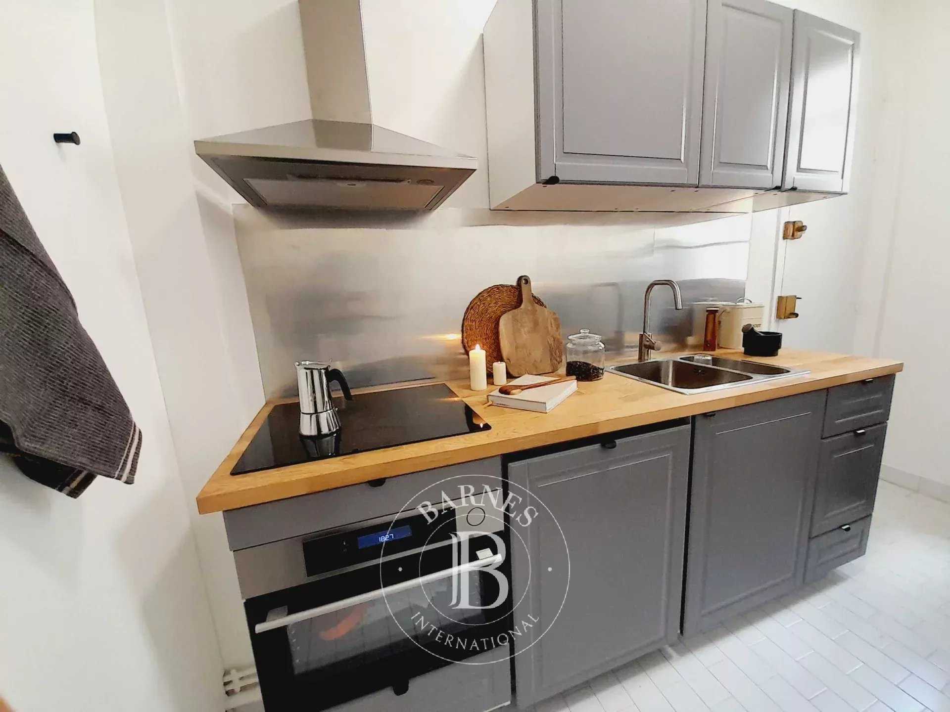 Paris  - Appartement 4 Pi&egrave;ces 2 Chambres