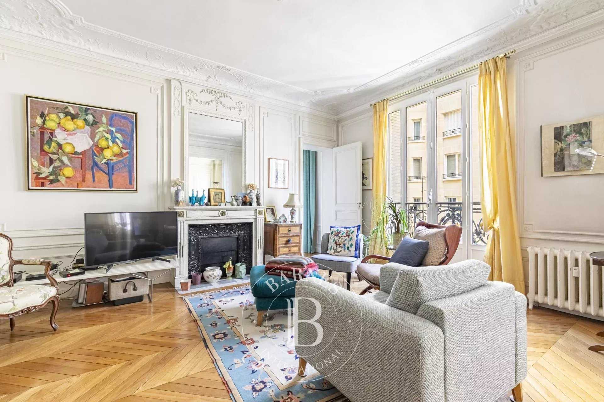 Paris  - Appartement 5 Pièces 3 Chambres