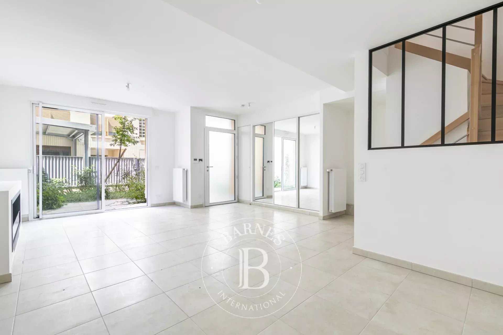Paris  - House 4 Bedrooms