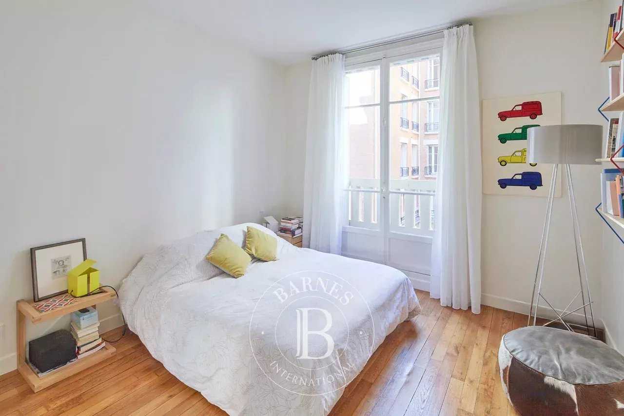 Paris  - Appartement 5 Pi&egrave;ces 3 Chambres