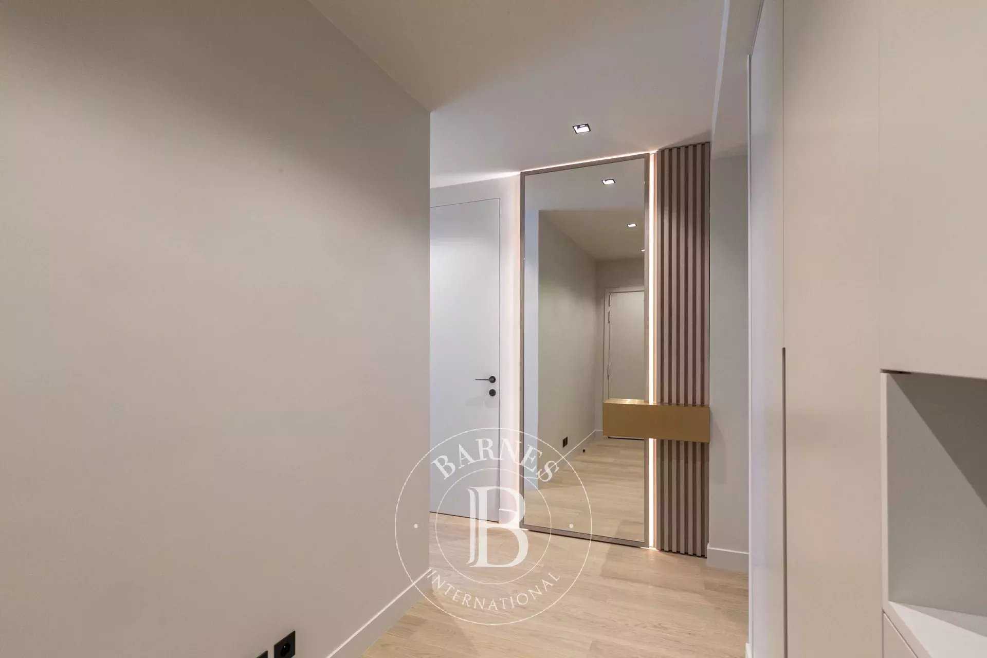 Paris  - Appartement 5 Pièces 3 Chambres