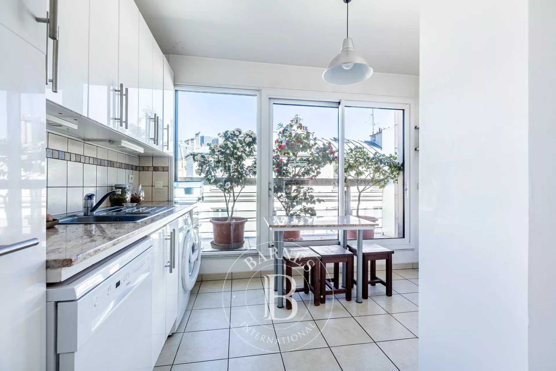 Paris  - Appartement 6 Pi&egrave;ces 4 Chambres