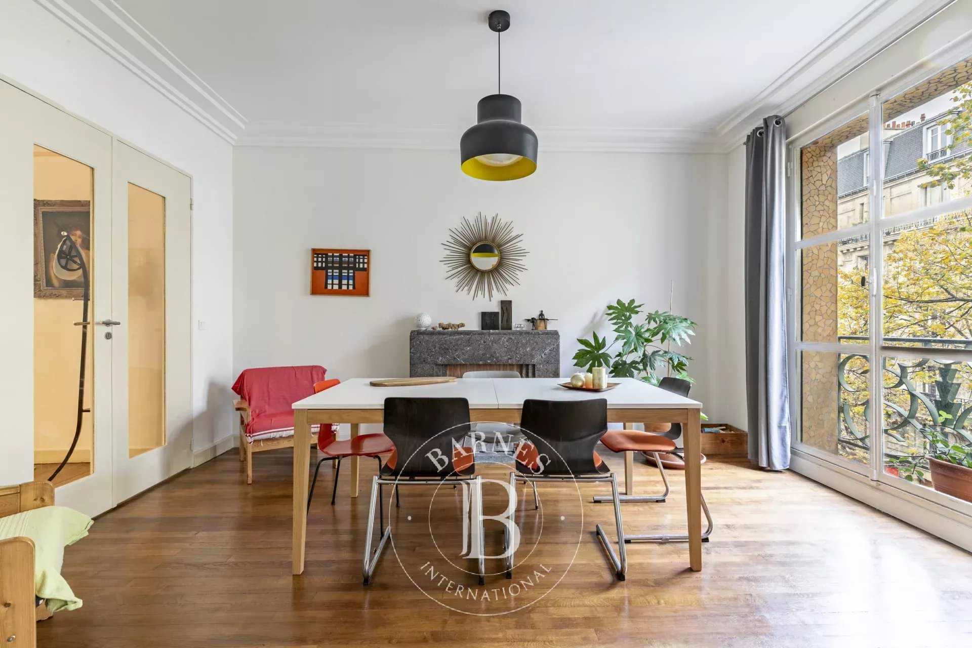 Paris  - Appartement 5 Pièces 3 Chambres