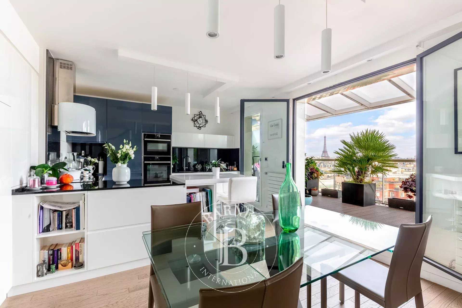 Paris  - Appartement 4 Pièces 2 Chambres