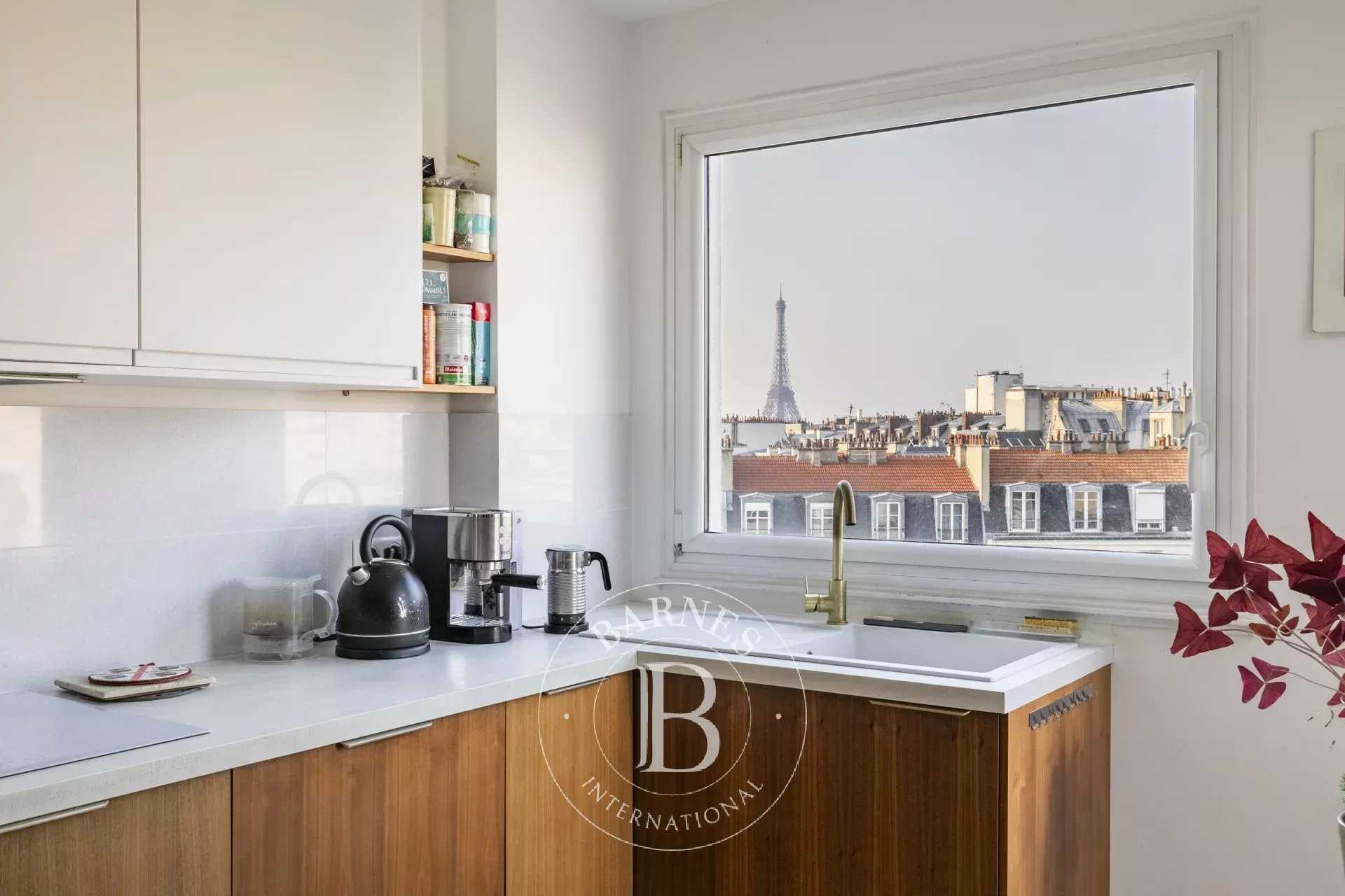 Paris  - Appartement 5 Pi&egrave;ces 3 Chambres