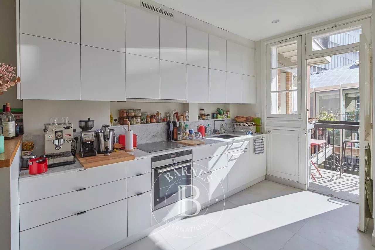 Paris  - Appartement 5 Pi&egrave;ces 3 Chambres