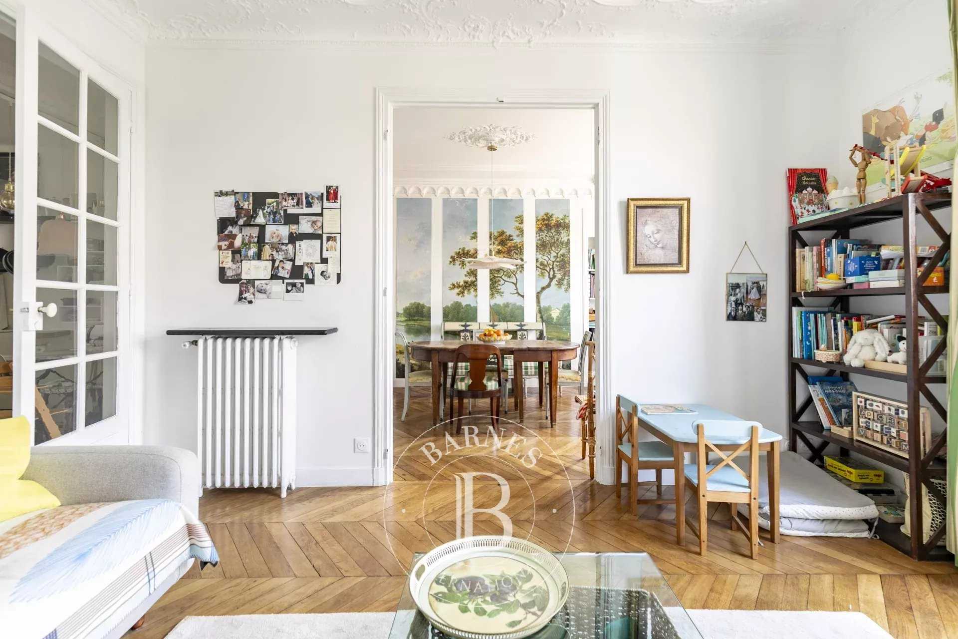 Paris  - Appartement 4 Pi&egrave;ces 2 Chambres