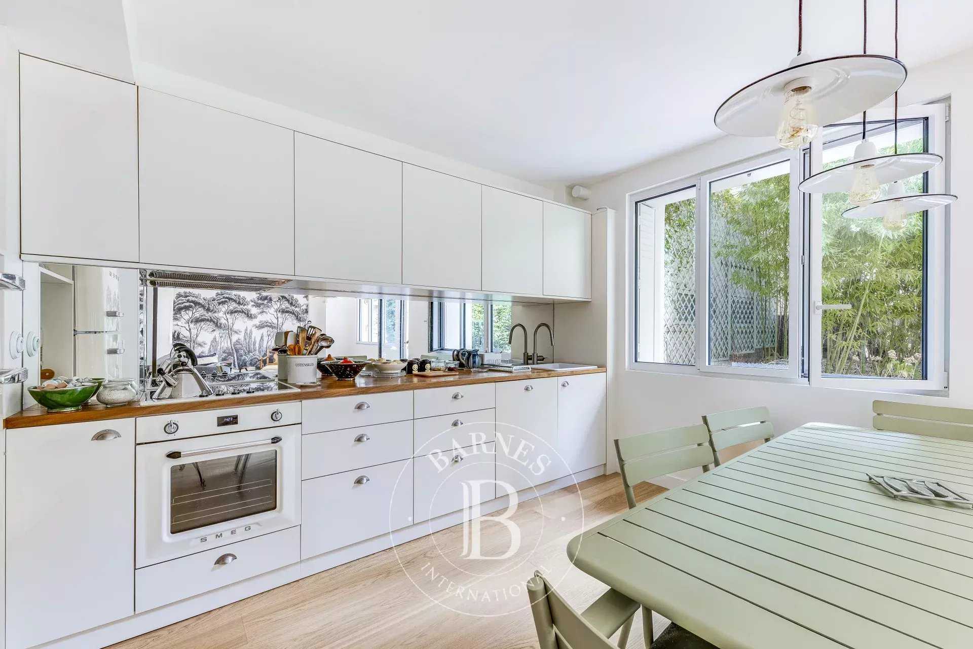 Paris  - Appartement 4 Pièces 2 Chambres