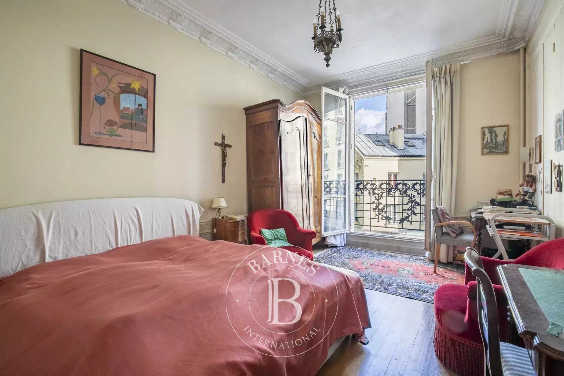 Paris  - Appartement 4 Pi&egrave;ces 2 Chambres