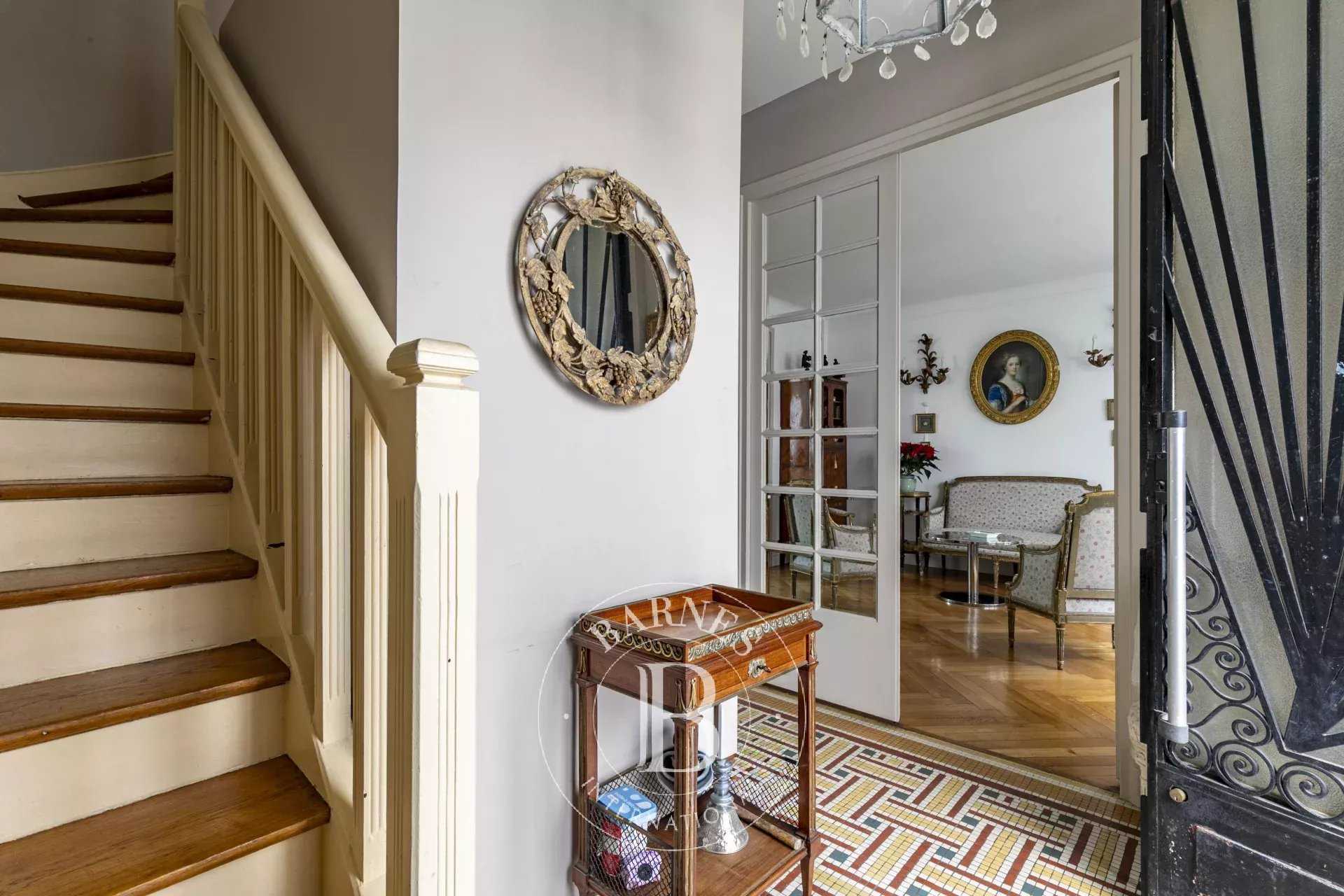 Paris  - Maison 7 Pièces 3 Chambres