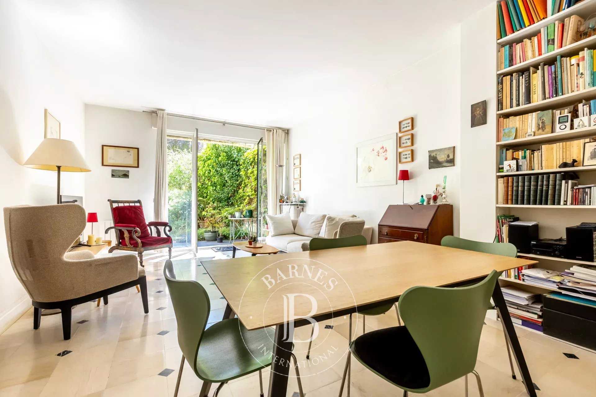 Paris  - Appartement 4 Pi&egrave;ces 2 Chambres