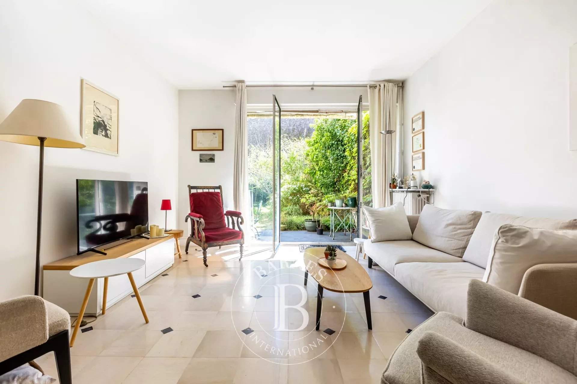 Paris  - Appartement 4 Pi&egrave;ces 2 Chambres - picture 2