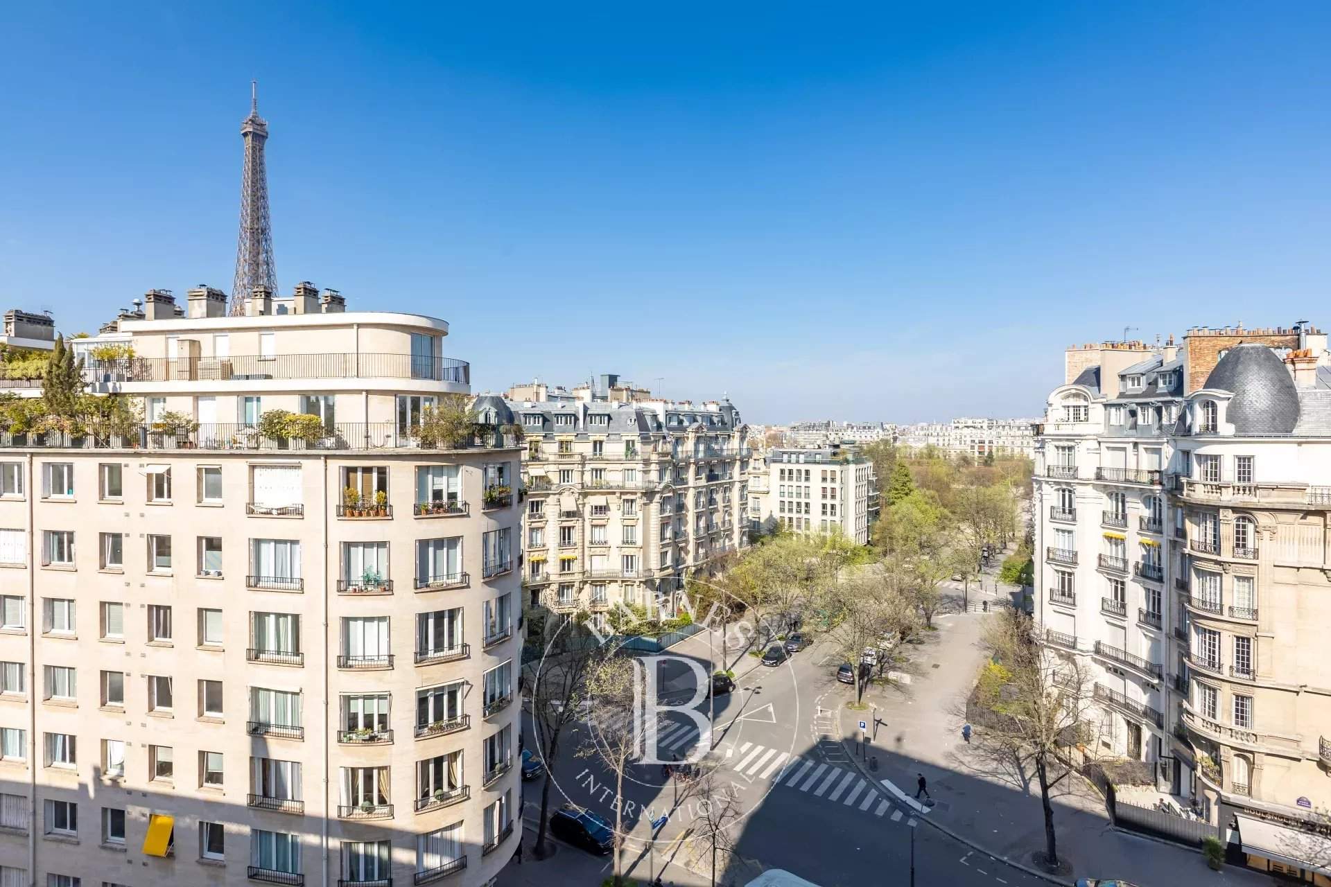 Paris  - Appartement 5 Pi&egrave;ces 3 Chambres - picture 1
