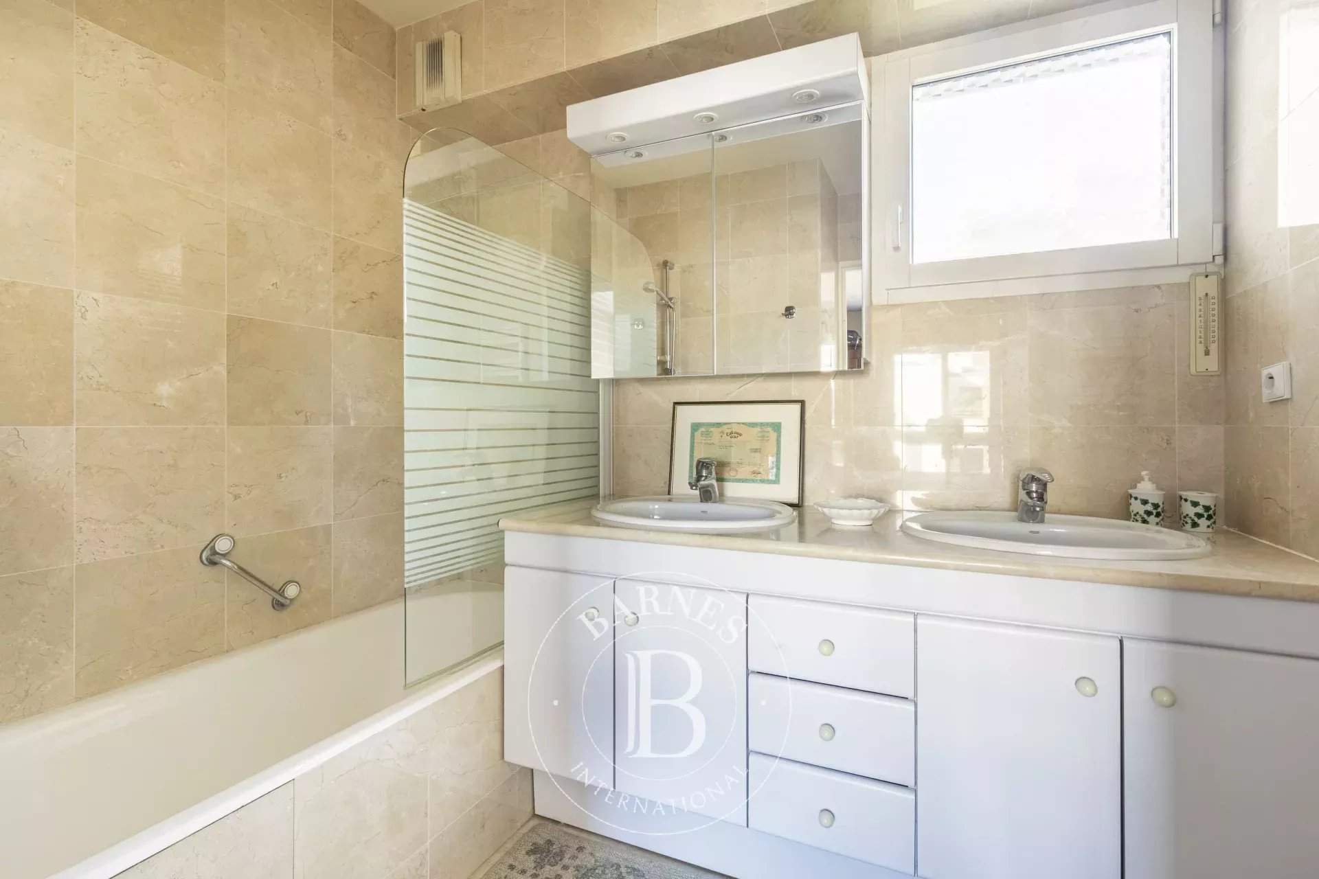 Paris  - Apartment 3 Bedrooms - picture 9