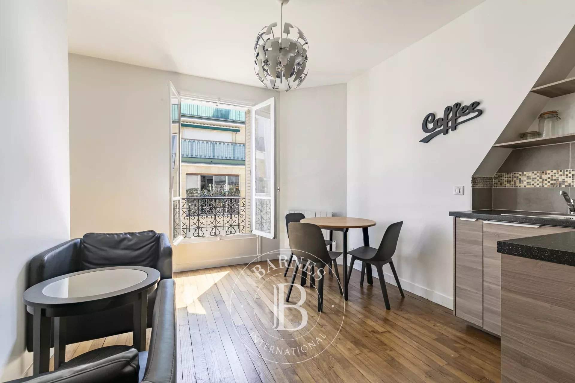 Paris  - Appartement 2 Pi&egrave;ces, 1 Chambre - picture 2