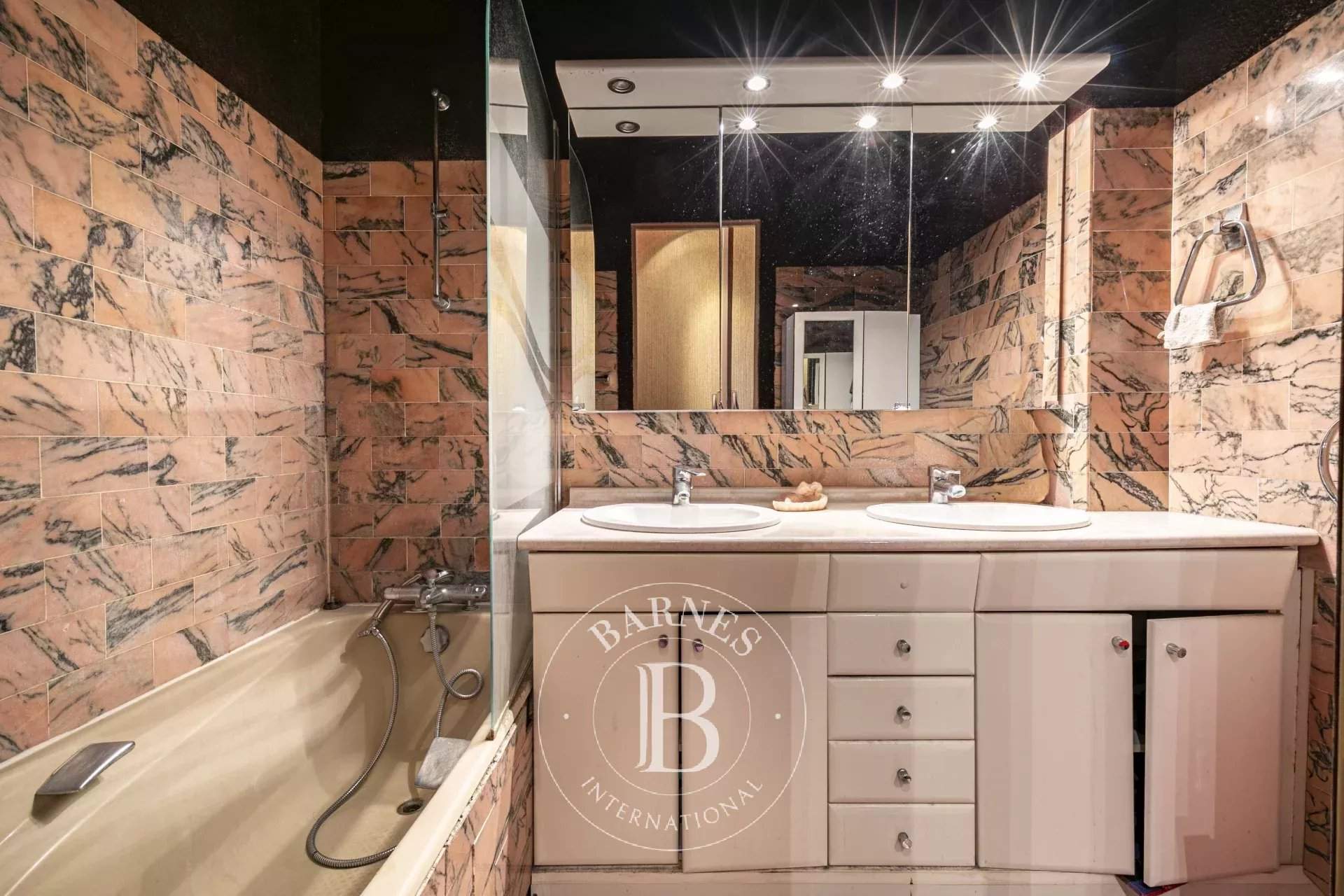 Paris  - Appartement 4 Pi&egrave;ces 3 Chambres - picture 8