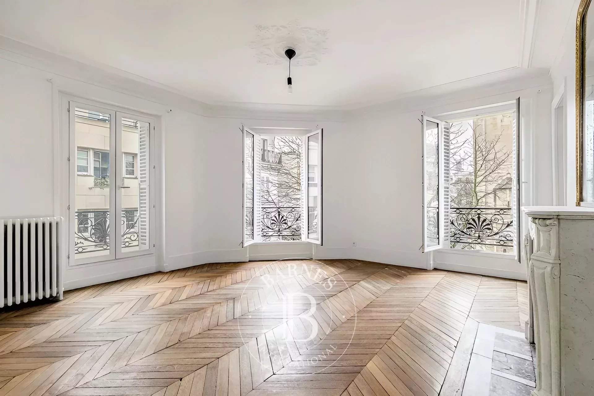 Paris  - Appartement 4 Pi&egrave;ces 3 Chambres - picture 1