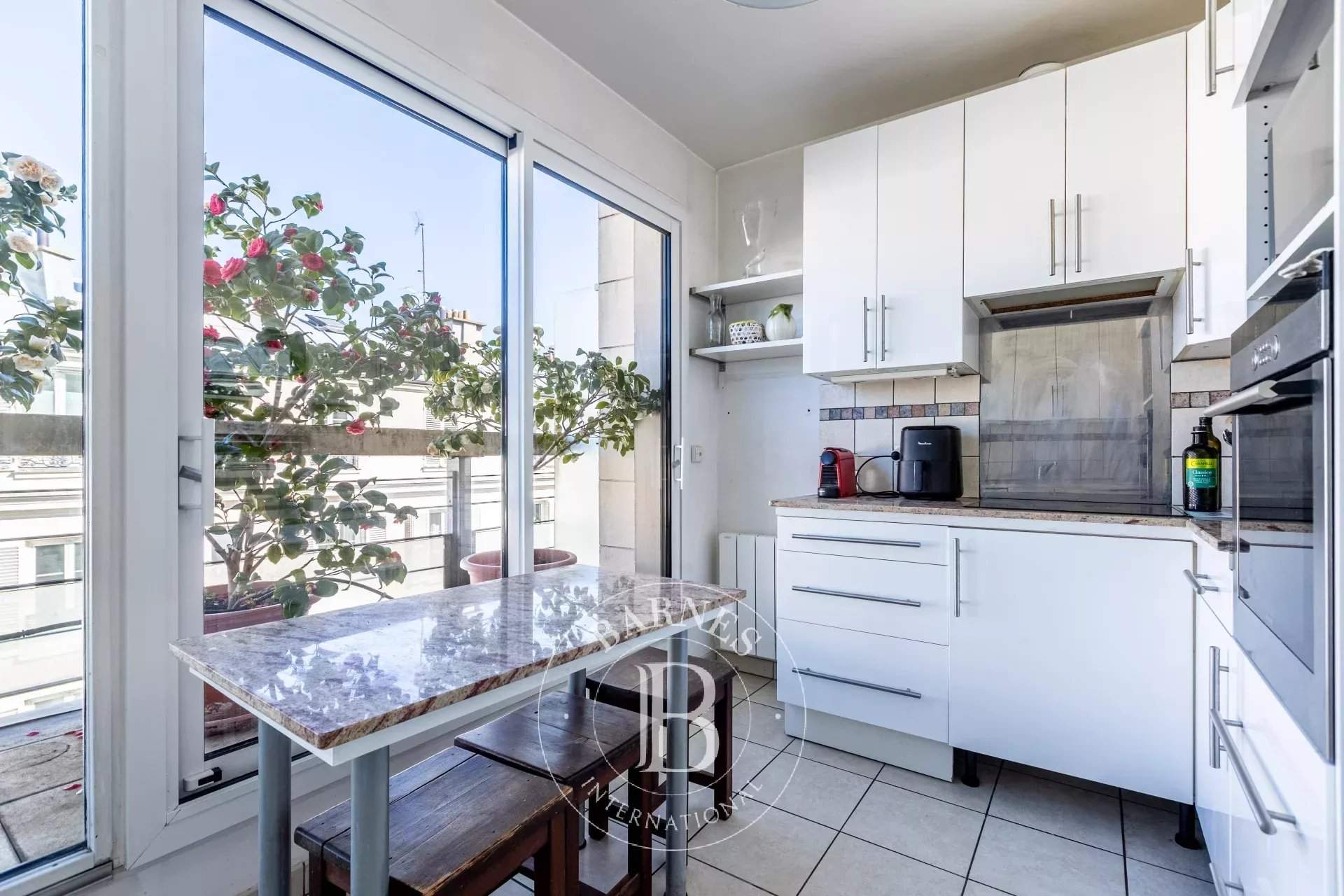 Paris  - Appartement 6 Pi&egrave;ces 4 Chambres - picture 6