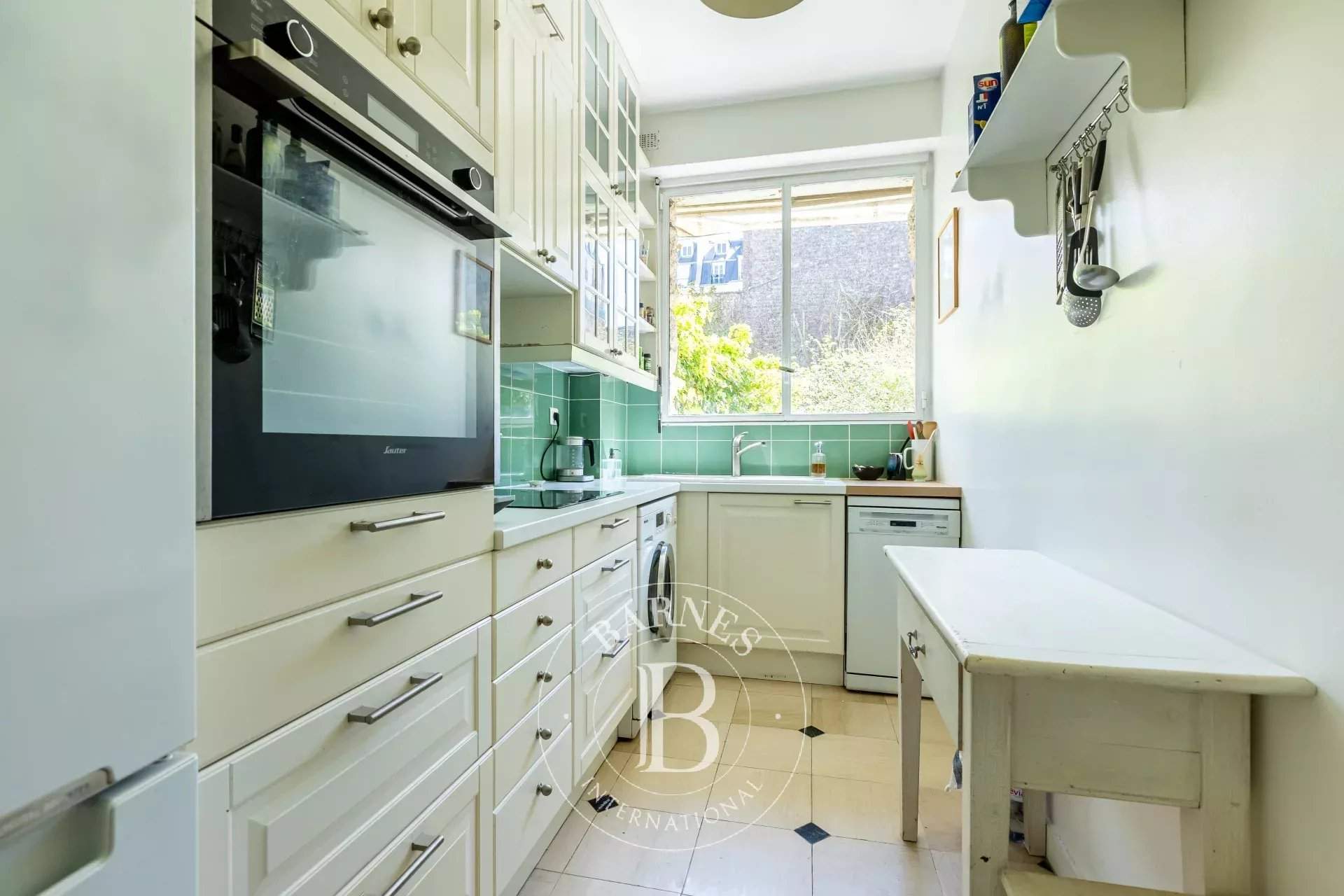 Paris  - Appartement 4 Pi&egrave;ces 2 Chambres - picture 5