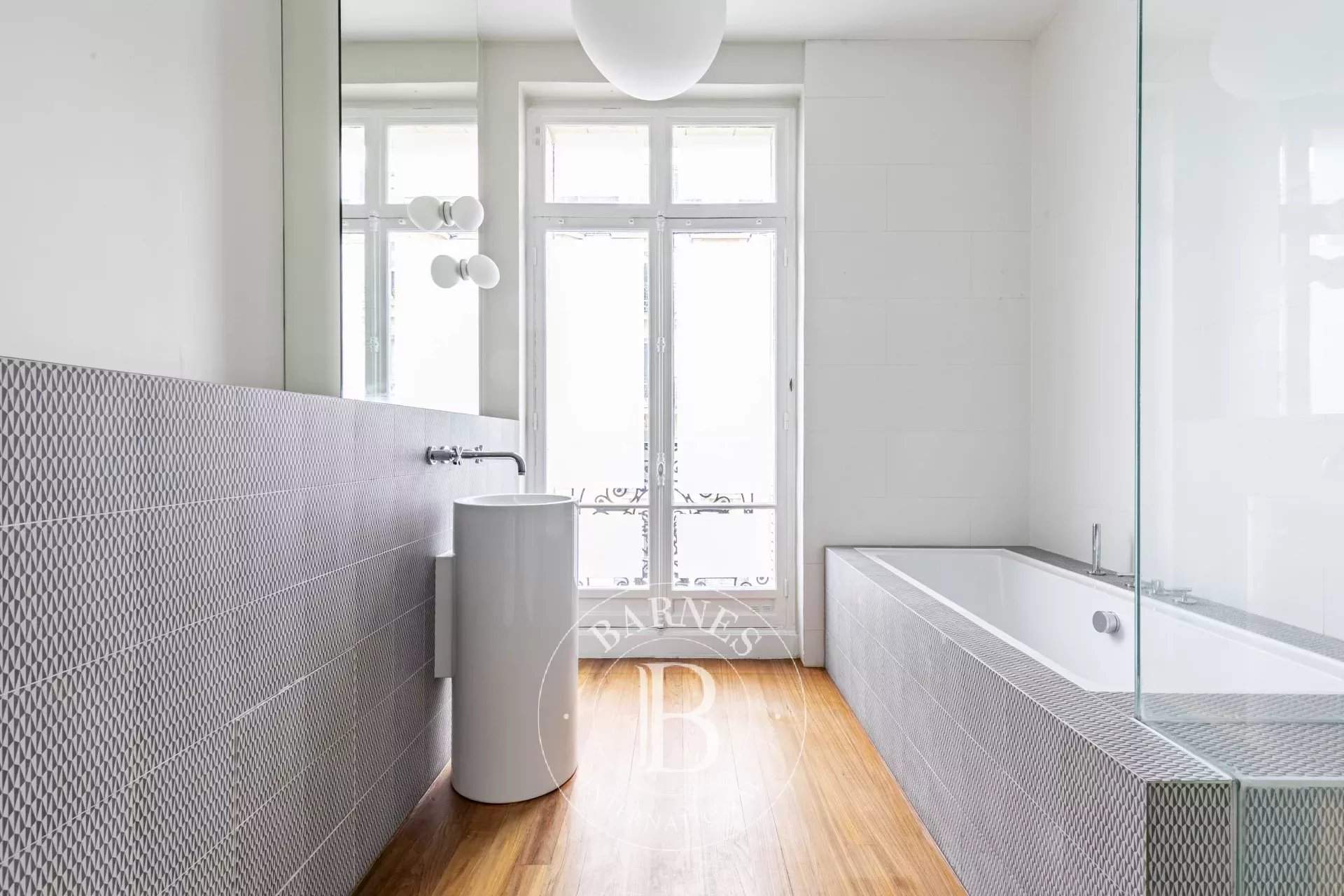 Paris  - Apartment 3 Bedrooms - picture 8