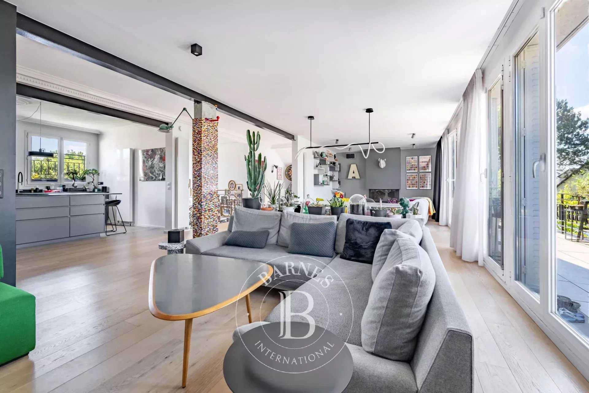 Bry-sur-Marne  - Maison 9 Pièces 4 Chambres