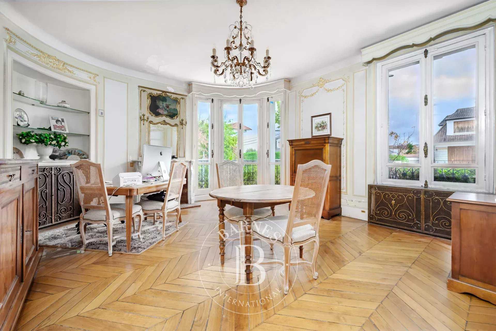 Saint-Maur-des-Fossés  - Maison 9 Pi&egrave;ces 5 Chambres