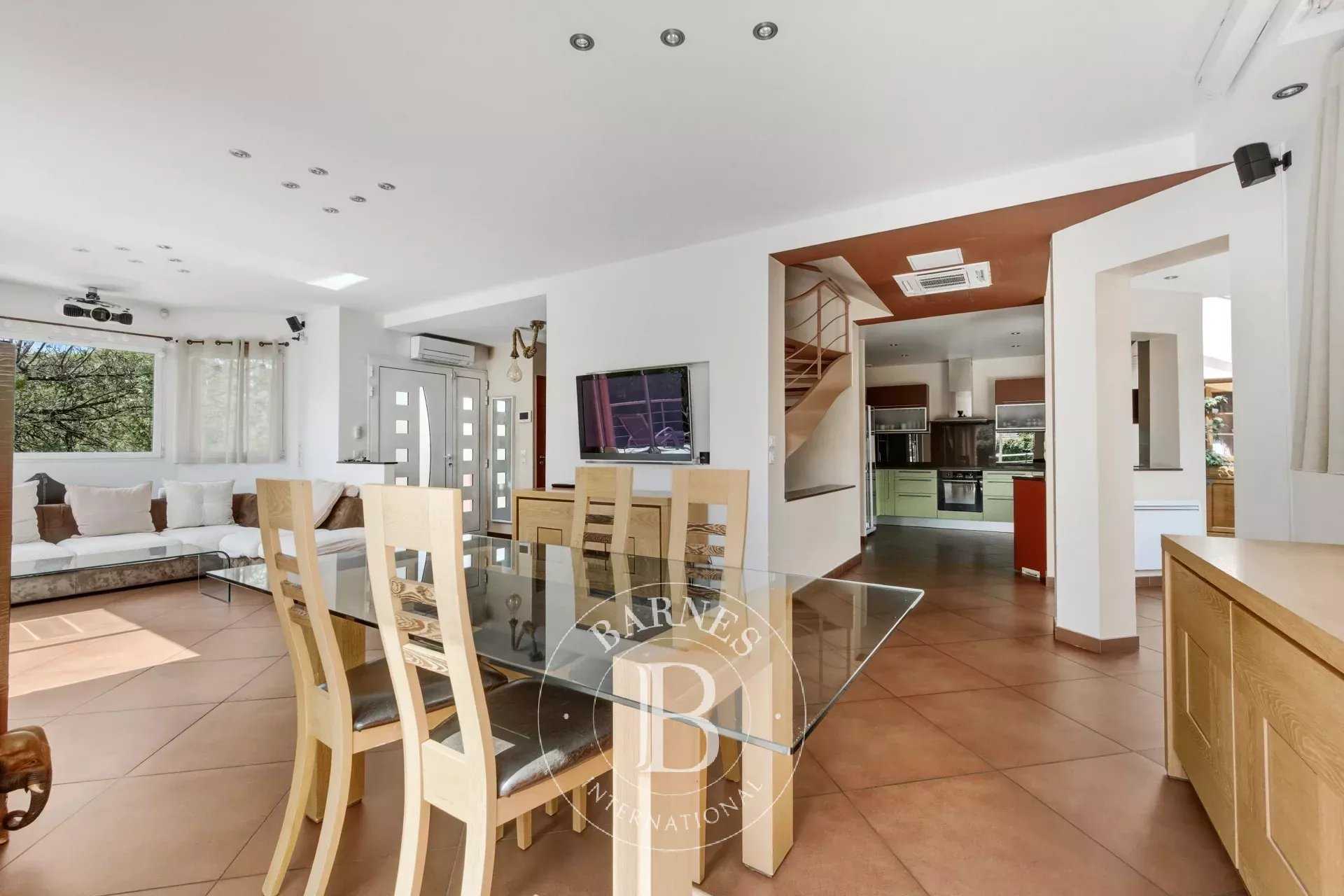 Joinville-le-Pont  - Maison 8 Pi&egrave;ces 5 Chambres