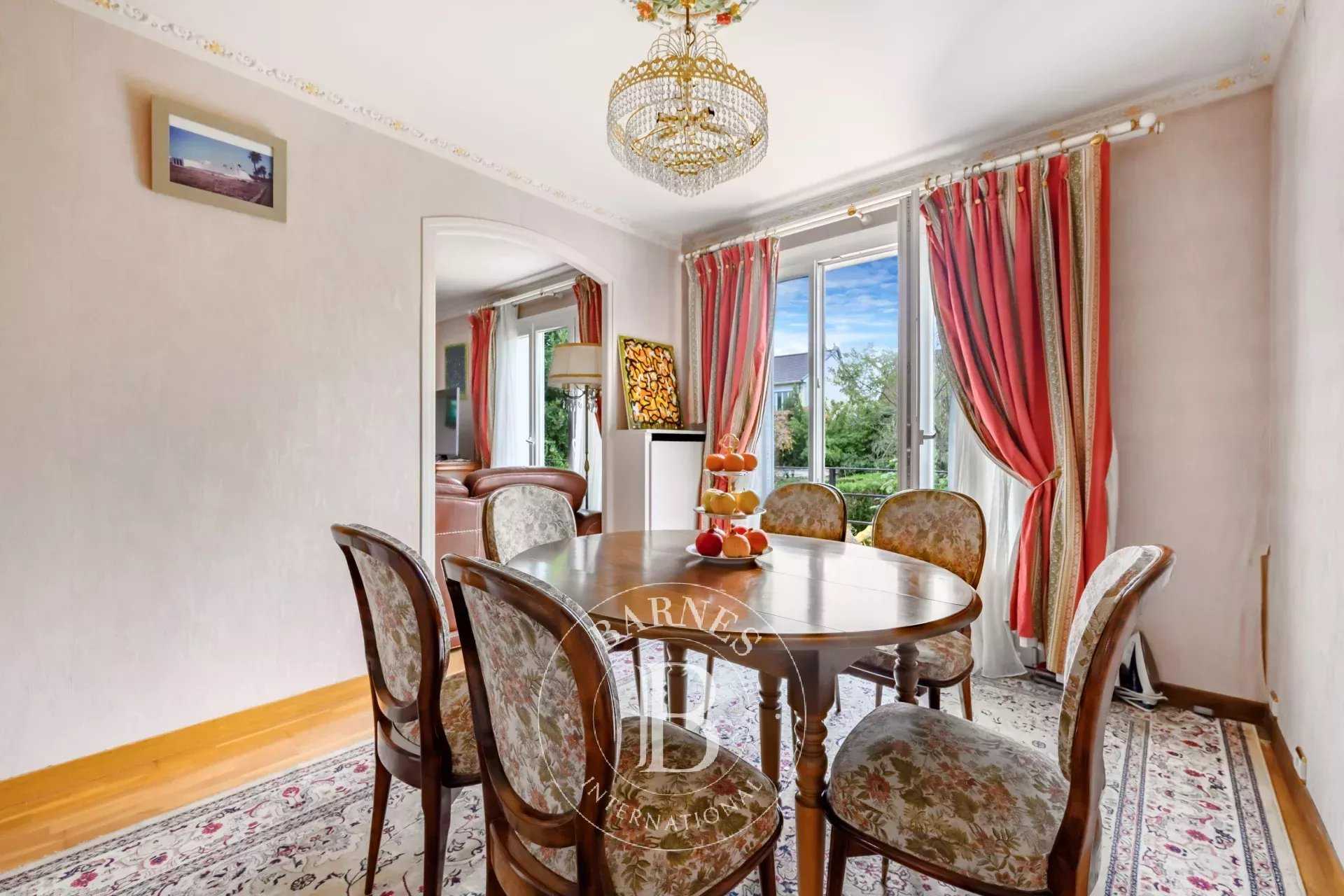Bry-sur-Marne  - Maison 8 Pièces 5 Chambres