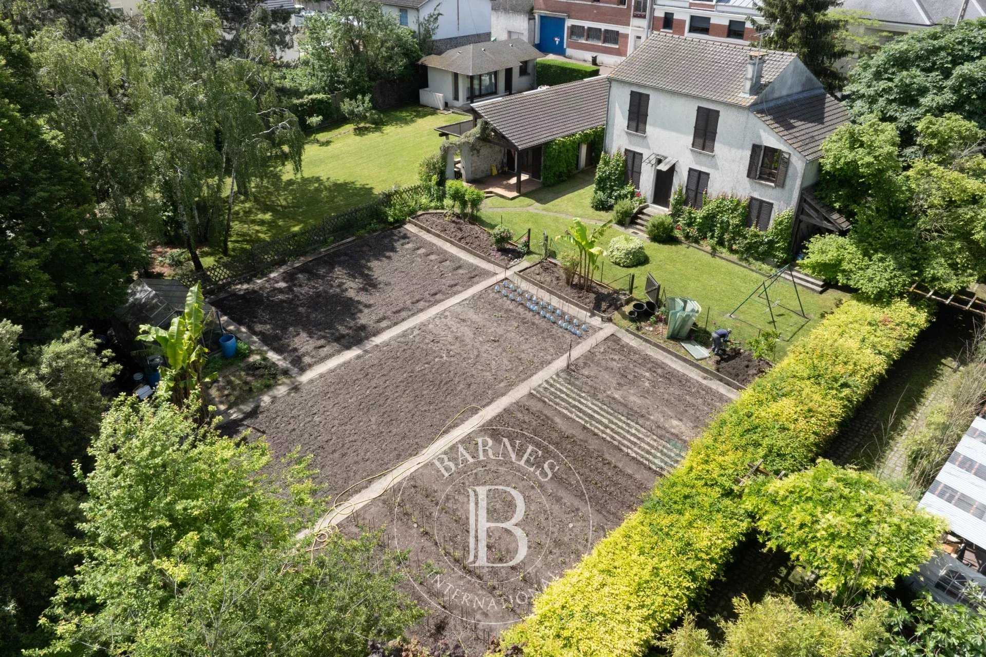 Créteil  - Building land 