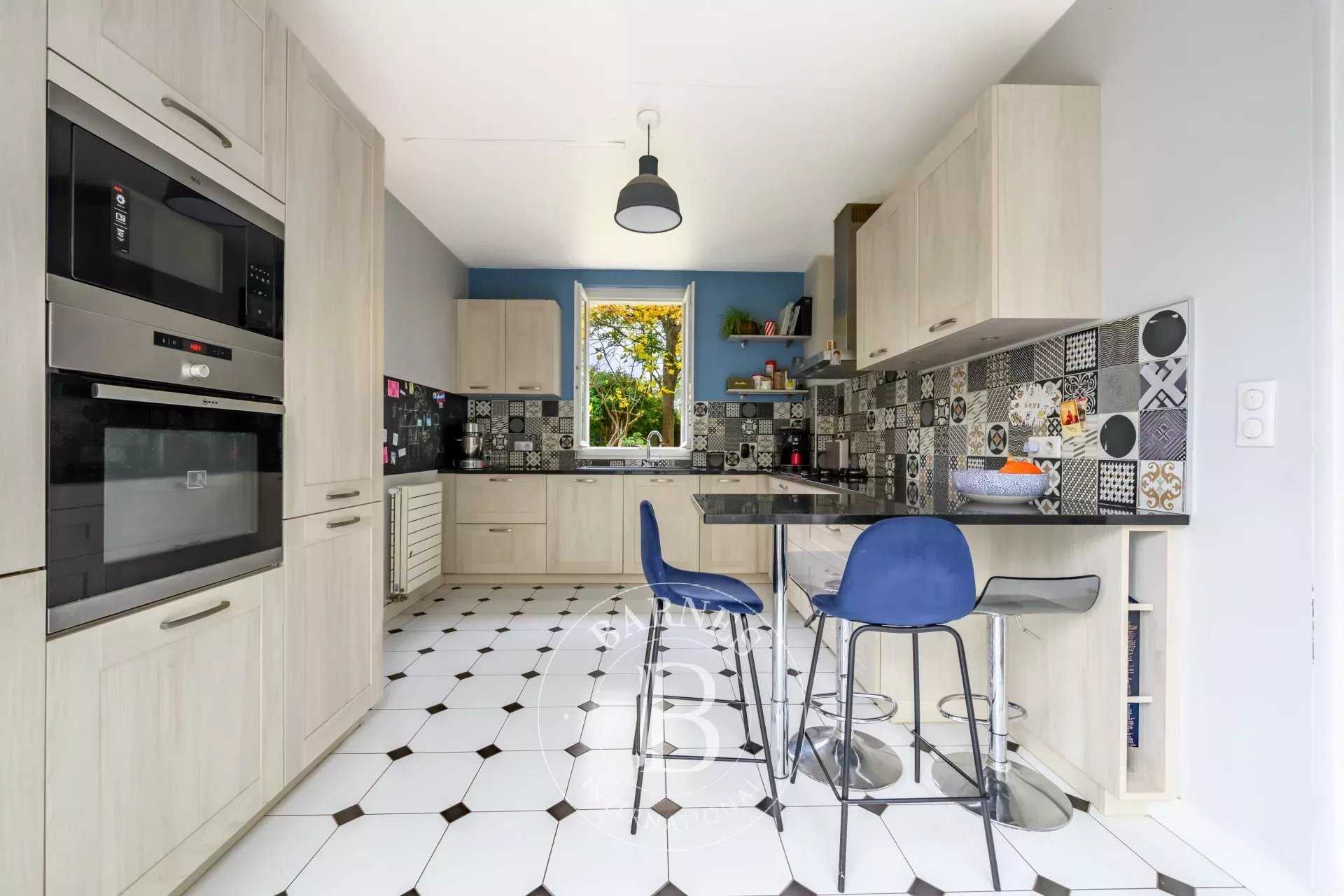 Le Perreux-sur-Marne  - House 5 Bedrooms