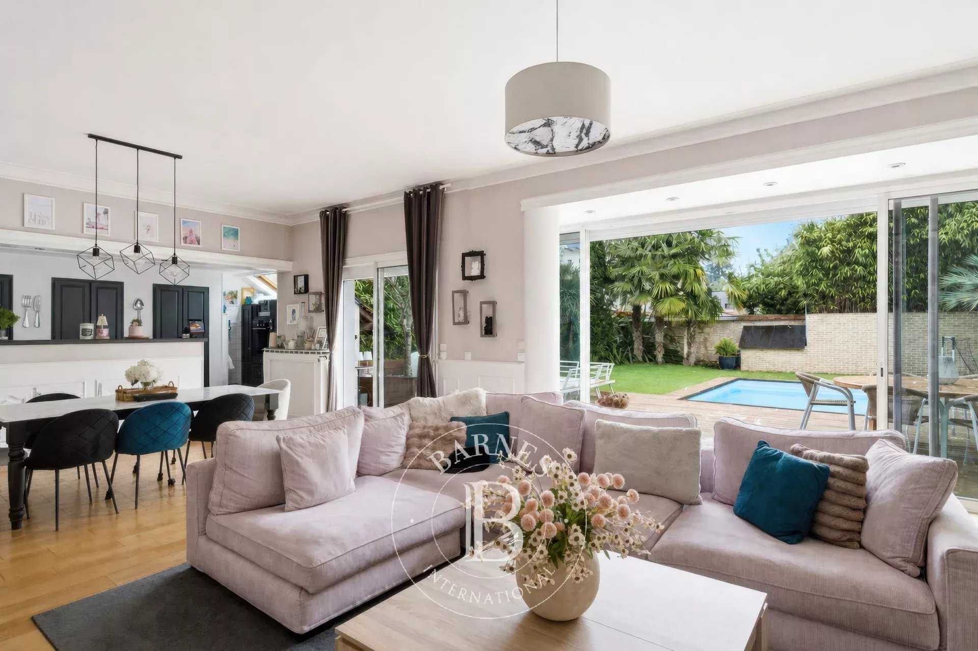 Le Perreux-sur-Marne  - Maison 8 Pi&egrave;ces 4 Chambres