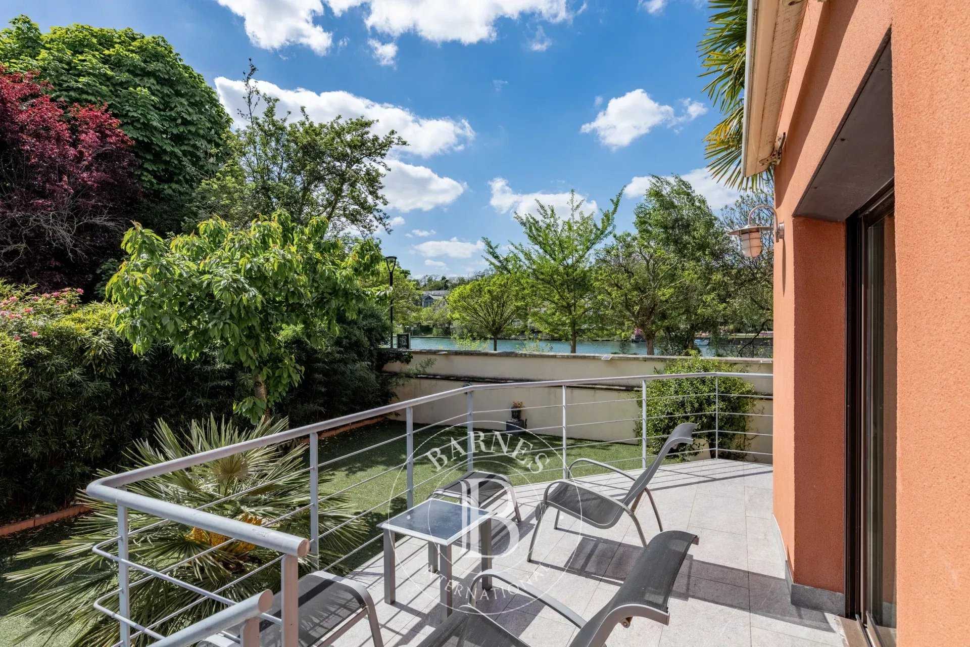 Joinville-le-Pont  - Maison 8 Pi&egrave;ces 5 Chambres