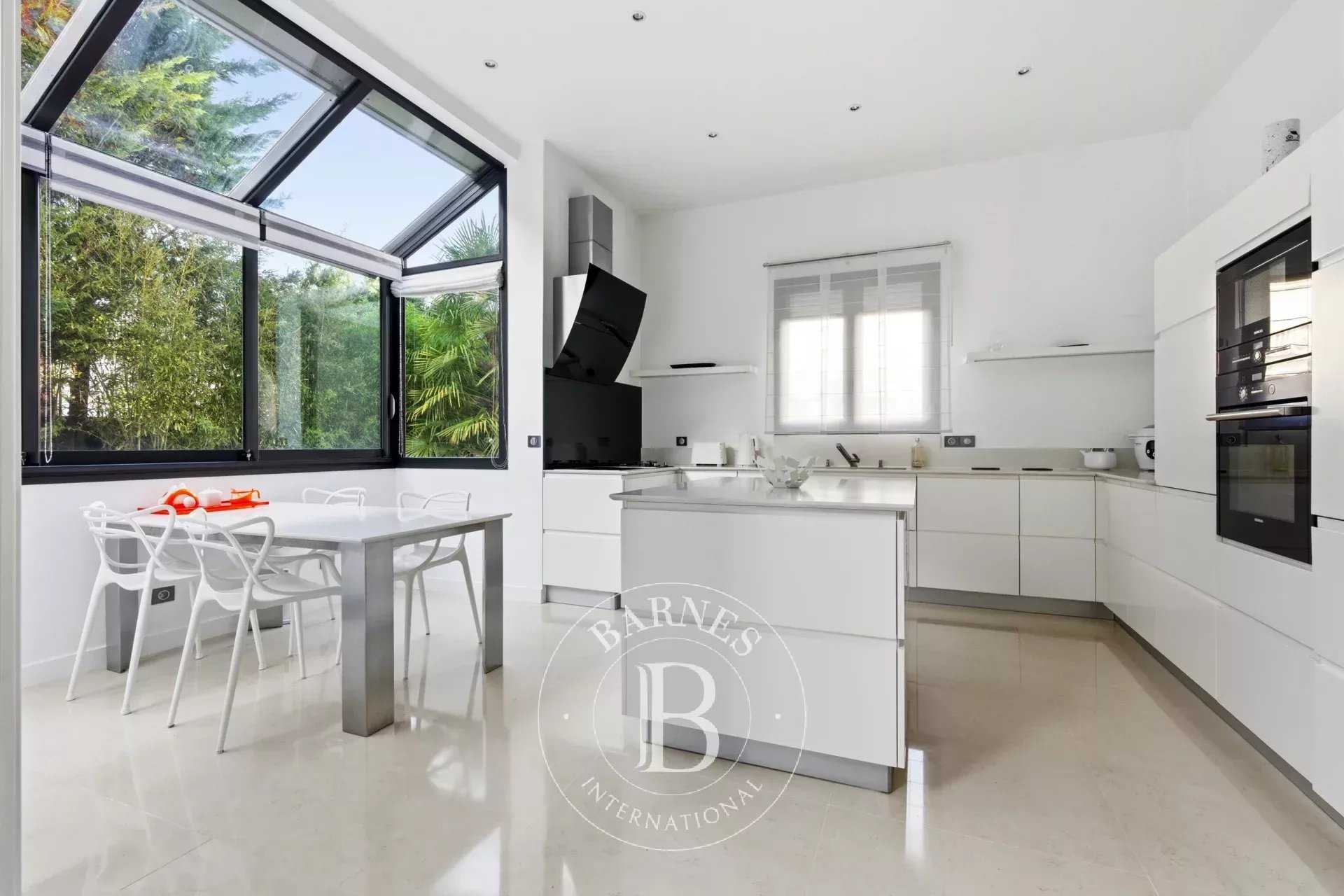 Saint-Maur-des-Fossés  - Villa 8 Pi&egrave;ces 5 Chambres