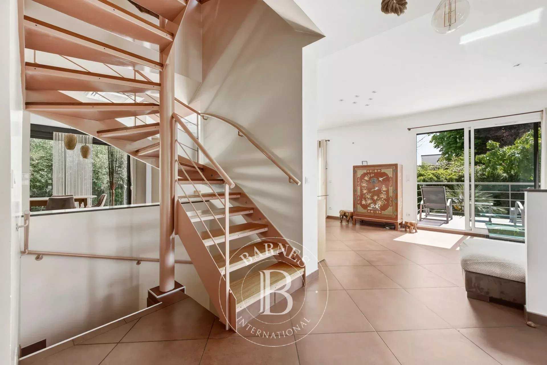 Joinville-le-Pont  - Maison 8 Pi&egrave;ces 5 Chambres