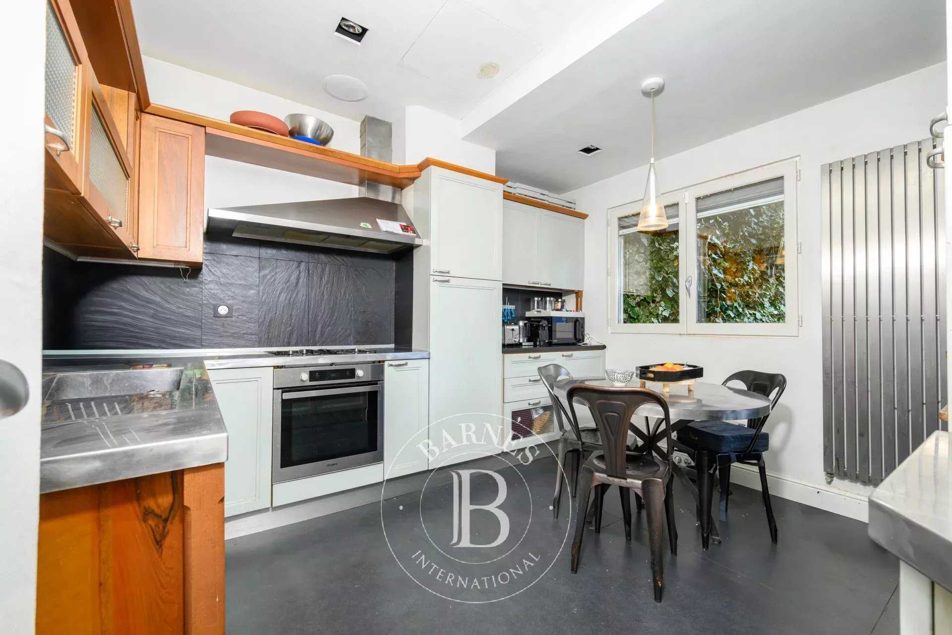 Ivry-sur-Seine  - Maison 6 Pièces 3 Chambres