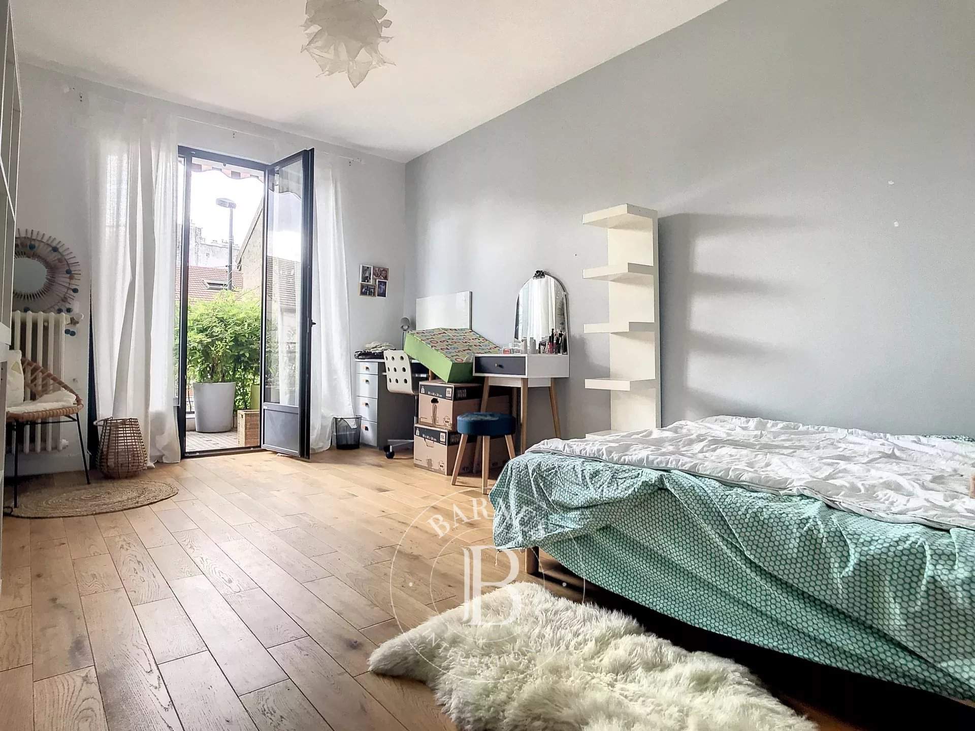 Fontenay-sous-Bois  - Maison 6 Pièces 4 Chambres - picture 8